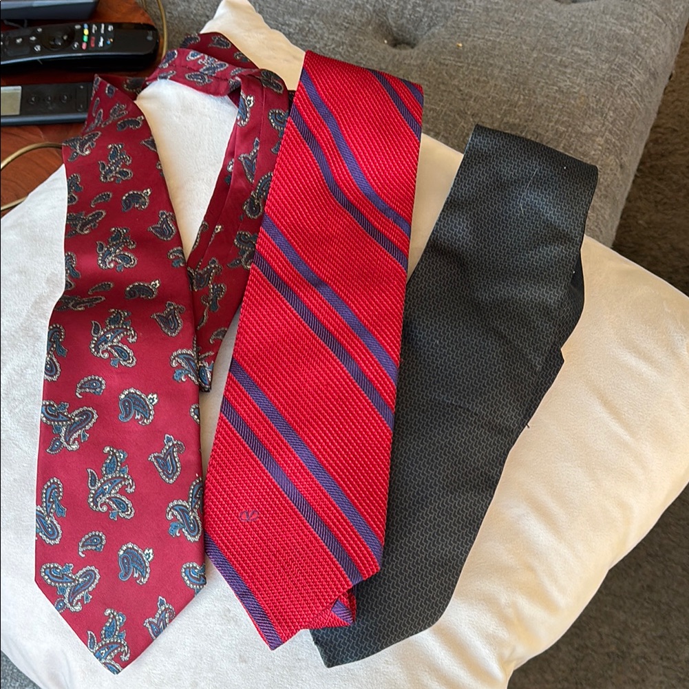 Beautiful Lot Of Gently Worn Men’s Luxury Ties Dior, Valentino & Armani